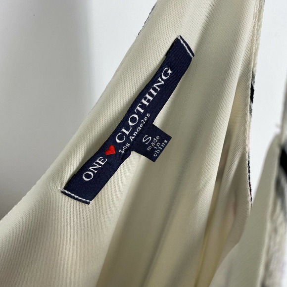 One Love Clothing LA Women’s Striped Floral Sleeveless Romper Shorts Small - Picture 5 of 6